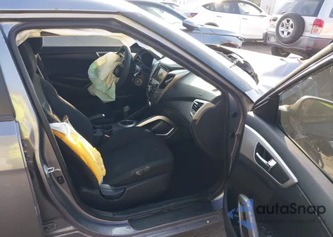 2015 Hyundai Veloster z USA, uszkodzony, nr VIN KMHTC6AD0FU243636